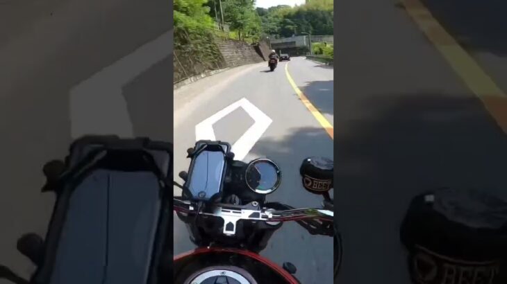 バイク乗りたい！雨も降ってないし！だけど足がまだ腫れてて痛い！絶対に日曜日迄に治します！男は黙ってKAWASAKIバイク！#バイク好きな人と繋がりたい#バイクツーリング#Z900RS#GPZ900R