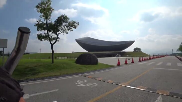 【2023/08韓国自転車旅　4日目】巨大な不思議な建造物　SONYアクションカムがバッテリー切れ、喋った言葉は思い出せないや………